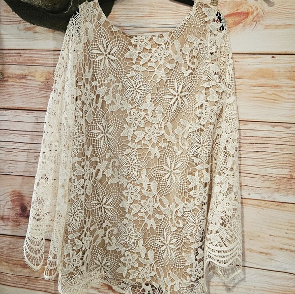 NWOT Beautifull Lace, Lined, Bell Sleeve Party Dress! Size LARGE - Picture 8 of 9